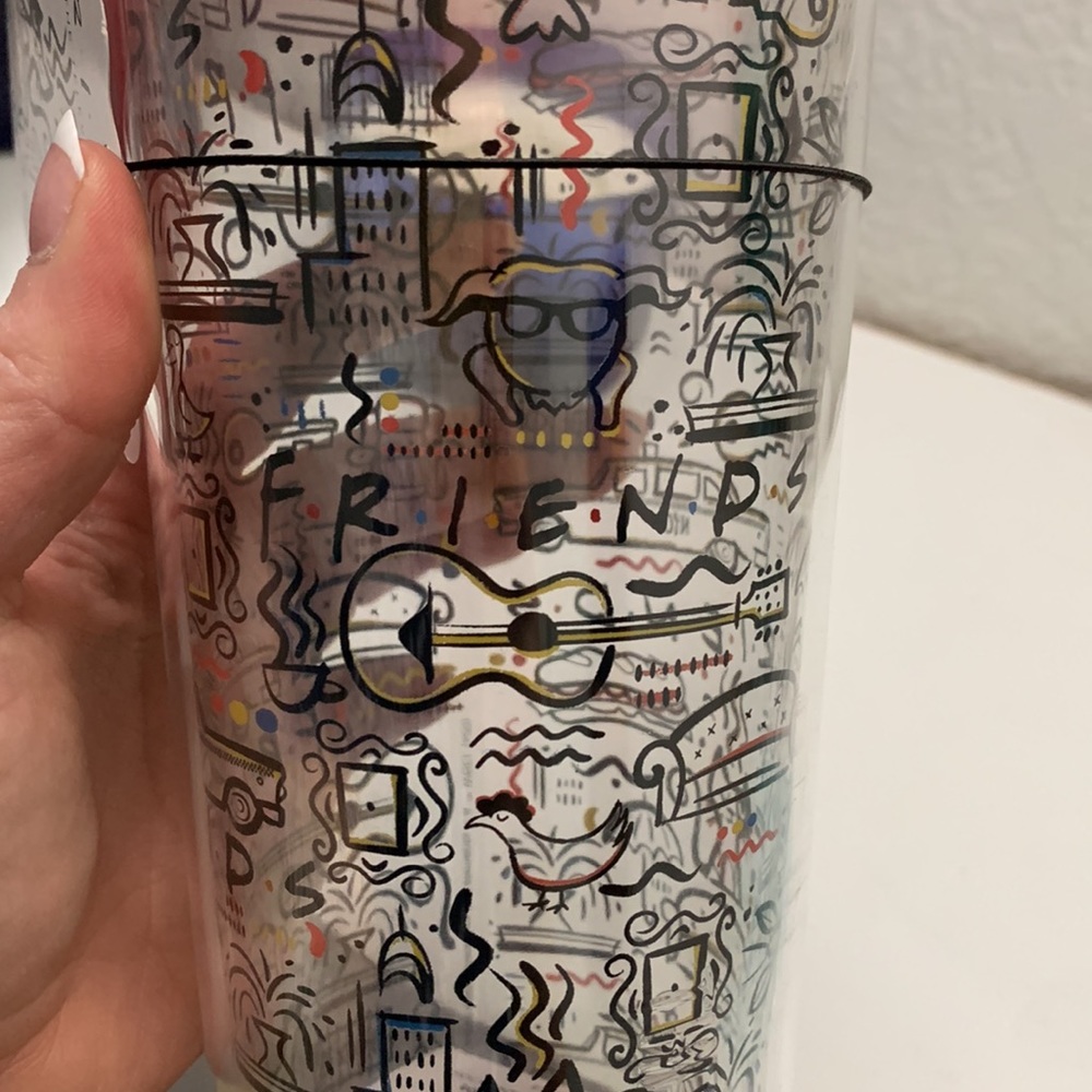 BNWT 24oz Friends tumbler - Picture 3 of 6